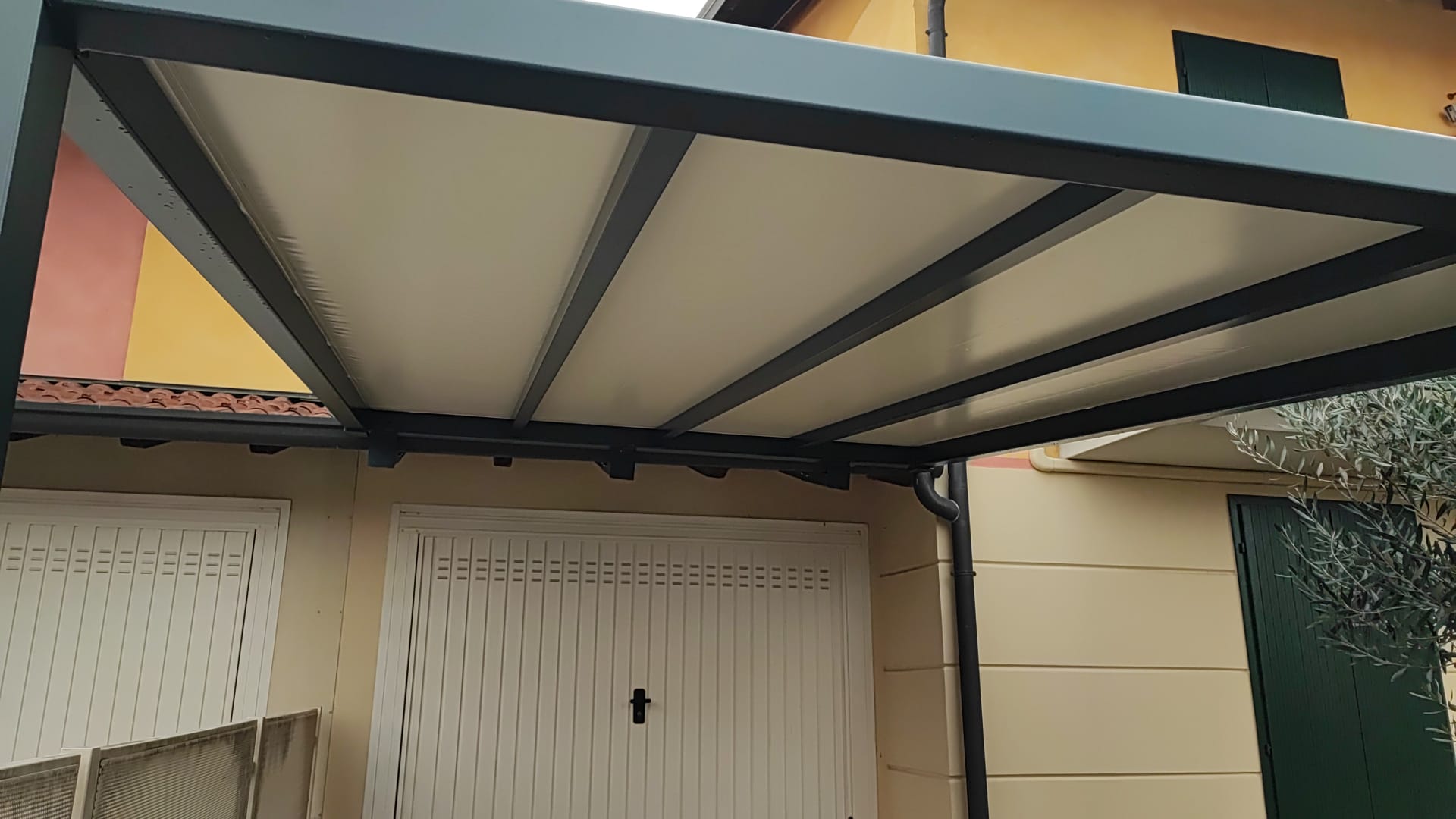 Pergolati - Coperture CREMA | Bergamaschi Tende