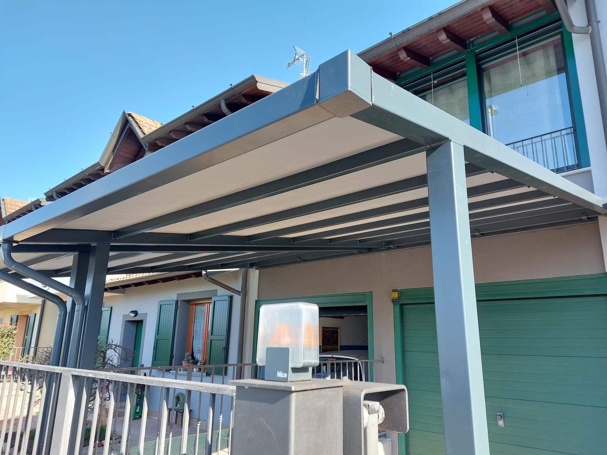 Pergolati - Coperture CREMA | Bergamaschi Tende