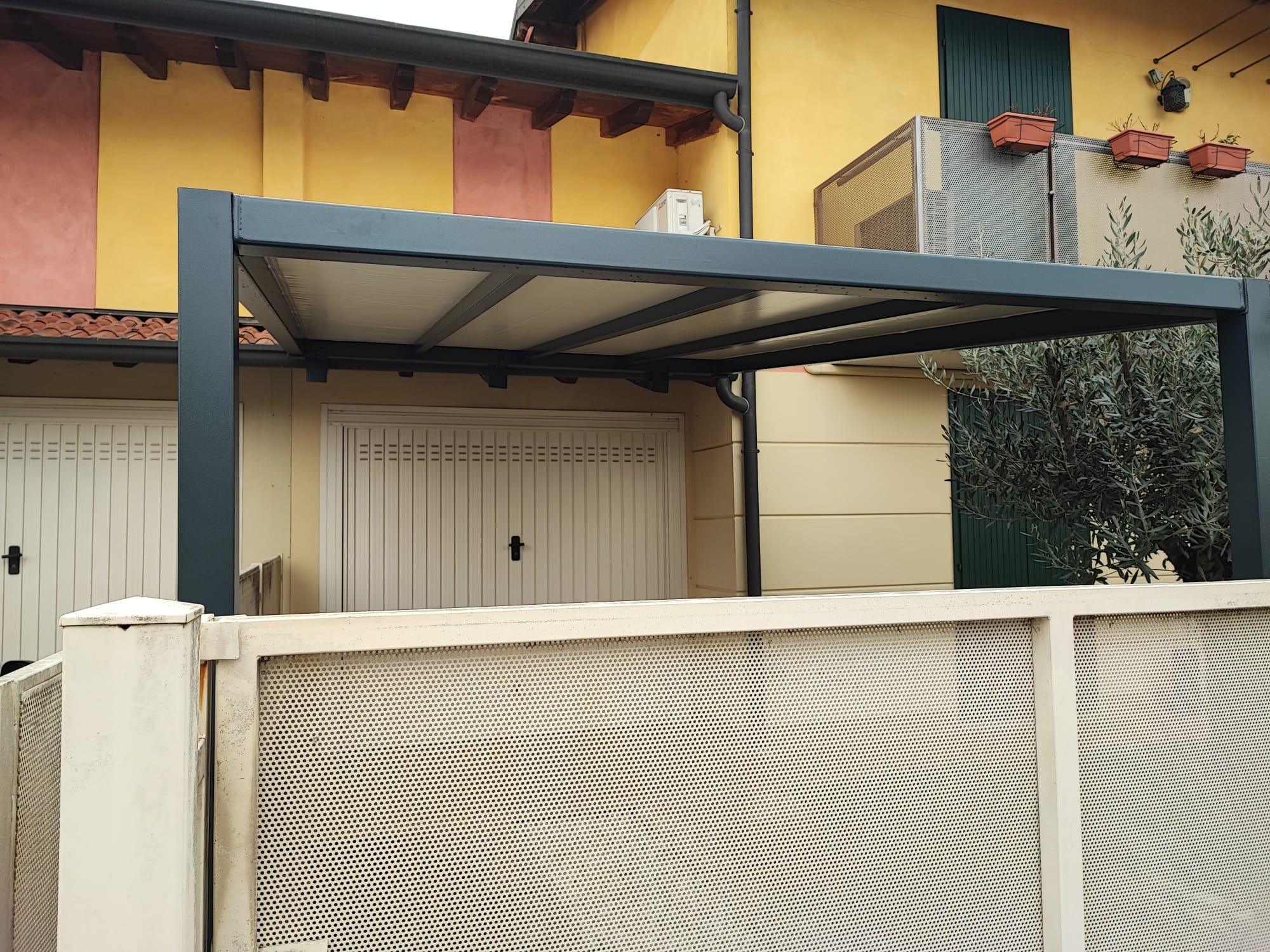 Pergolati - Coperture CREMA | Bergamaschi Tende